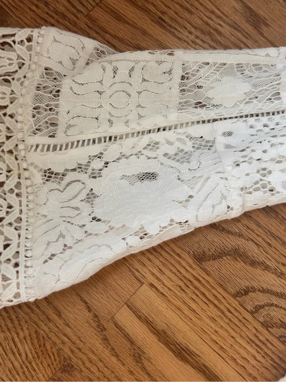 Anthropologie White Crochet Lace Peasant Top. Size XS but wears like a S
